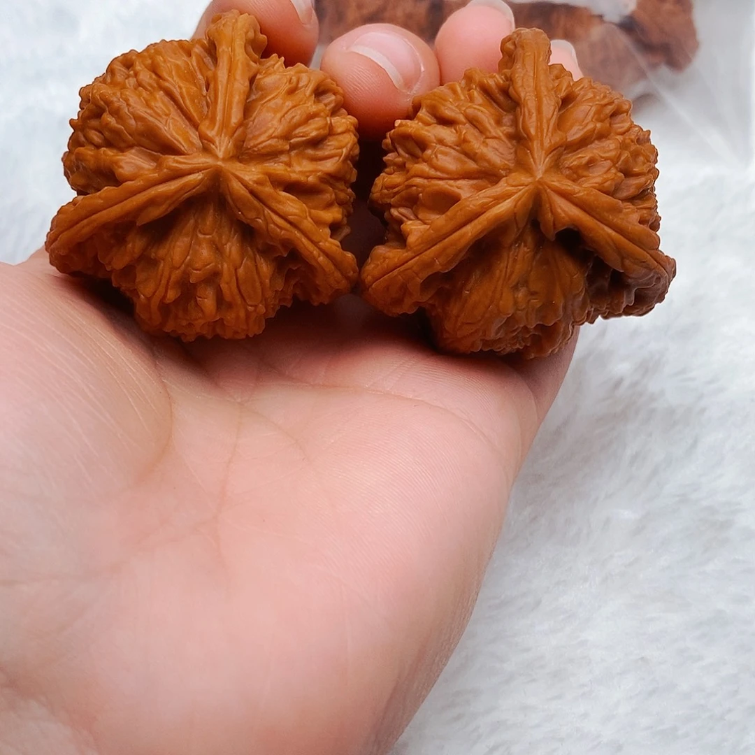 A***6文玩核桃吊坠三棱