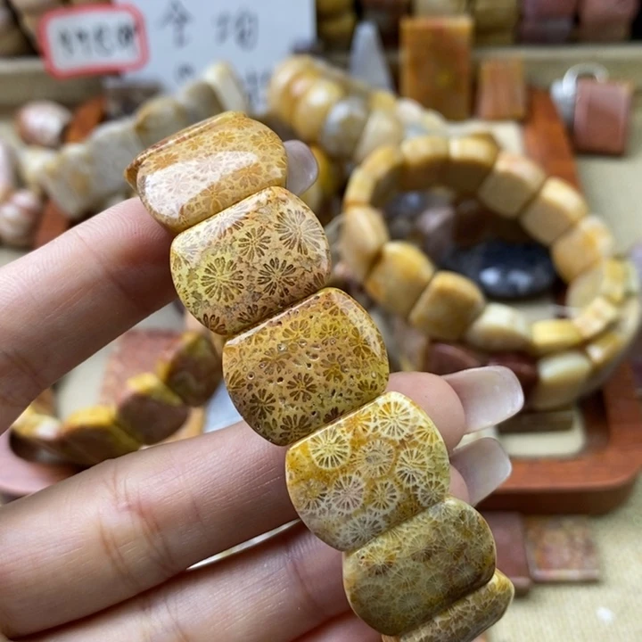 石英岩玉合金颈饰