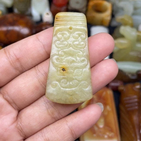 未镶嵌蛇纹石玉颈饰61