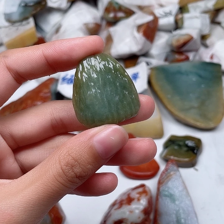宁***佬翡翠未镶嵌颈饰翡翠