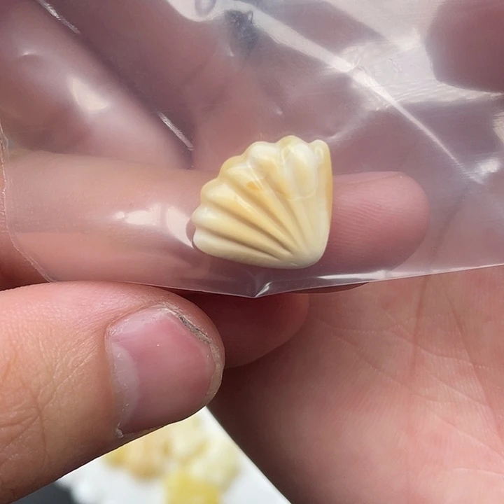 静***未镶嵌琥珀珠宝奇石