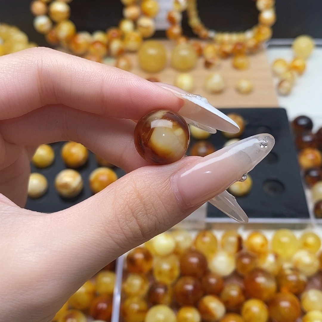 红****未镶嵌琥珀裸石蜜蜡
