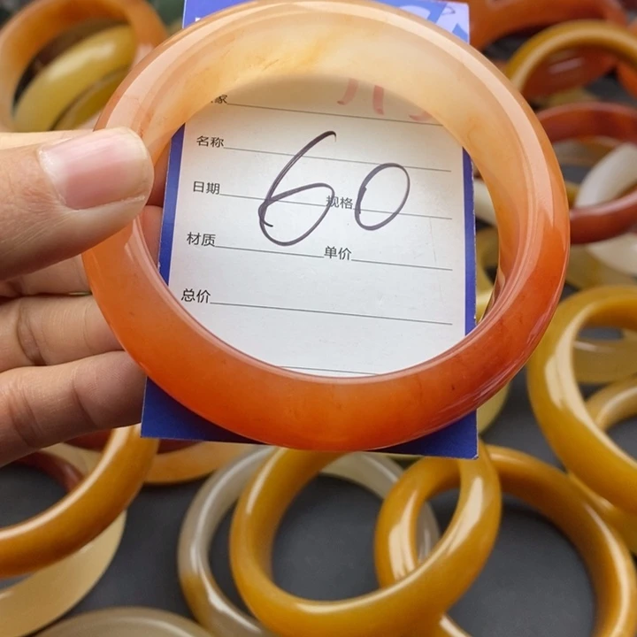 未镶嵌手镯石英质玉