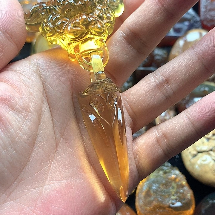 爱***超琥珀未镶嵌手链兽首杵