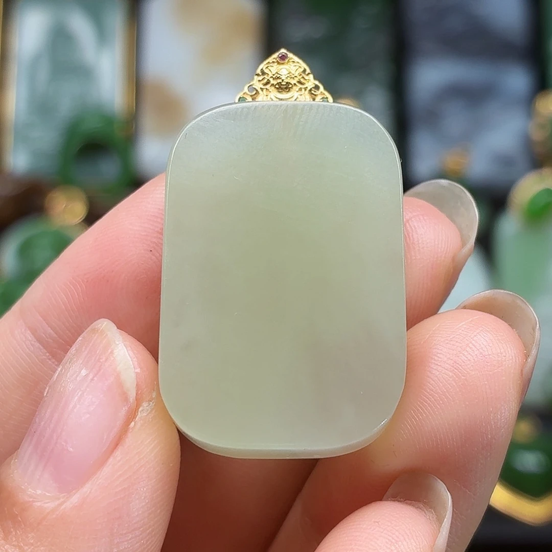 和田玉18K金镶嵌颈饰