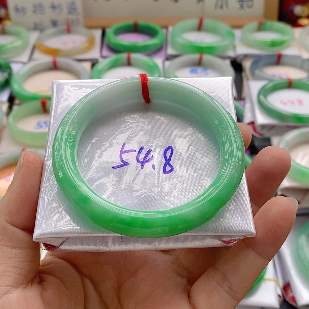 徐***婷翡翠手镯未镶嵌手镯