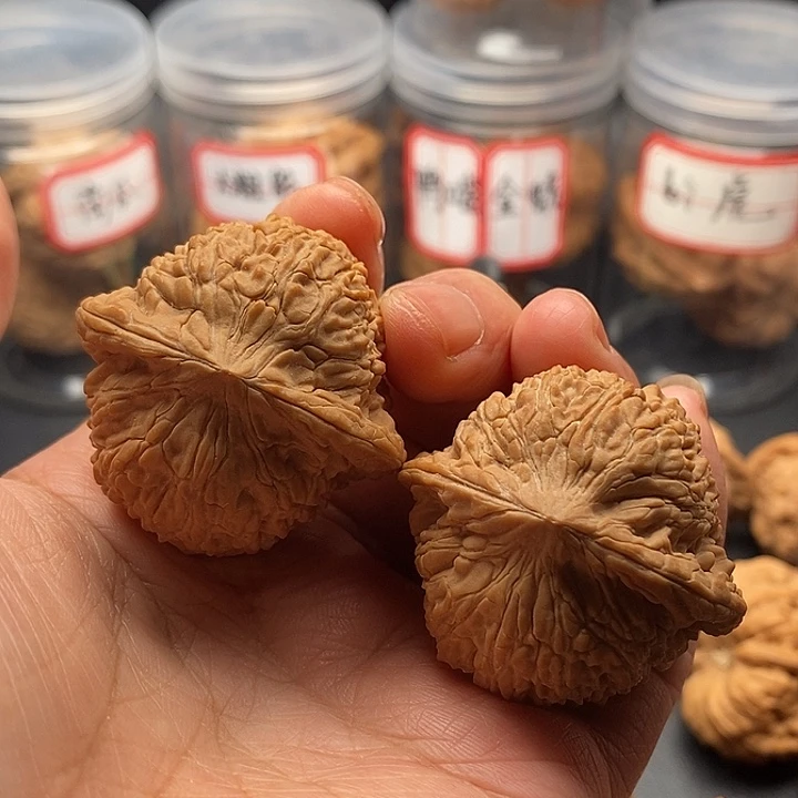 文玩核桃把件绣球