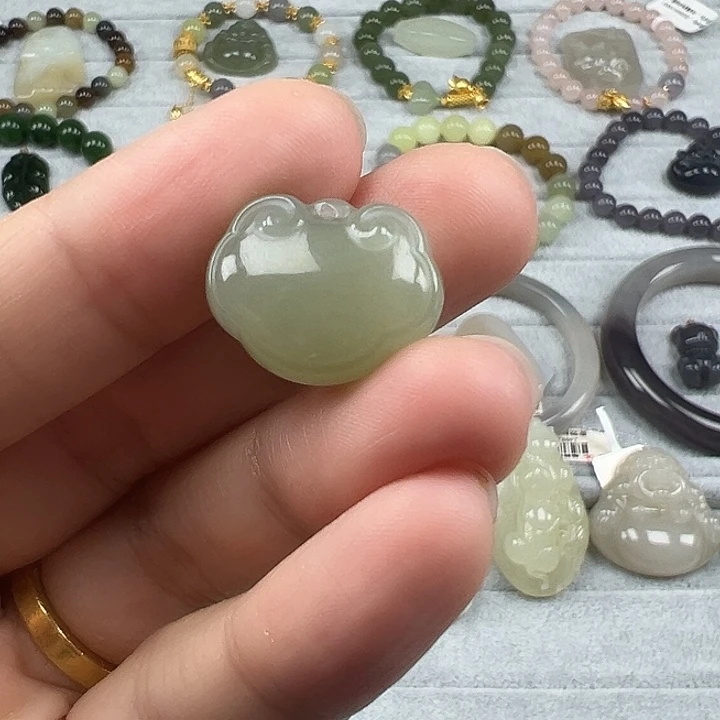 和田玉未镶嵌珠宝半成品