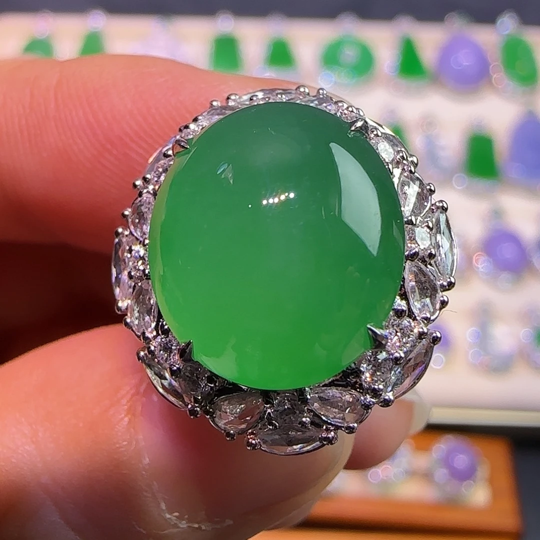 翡翠18K金镶嵌戒指