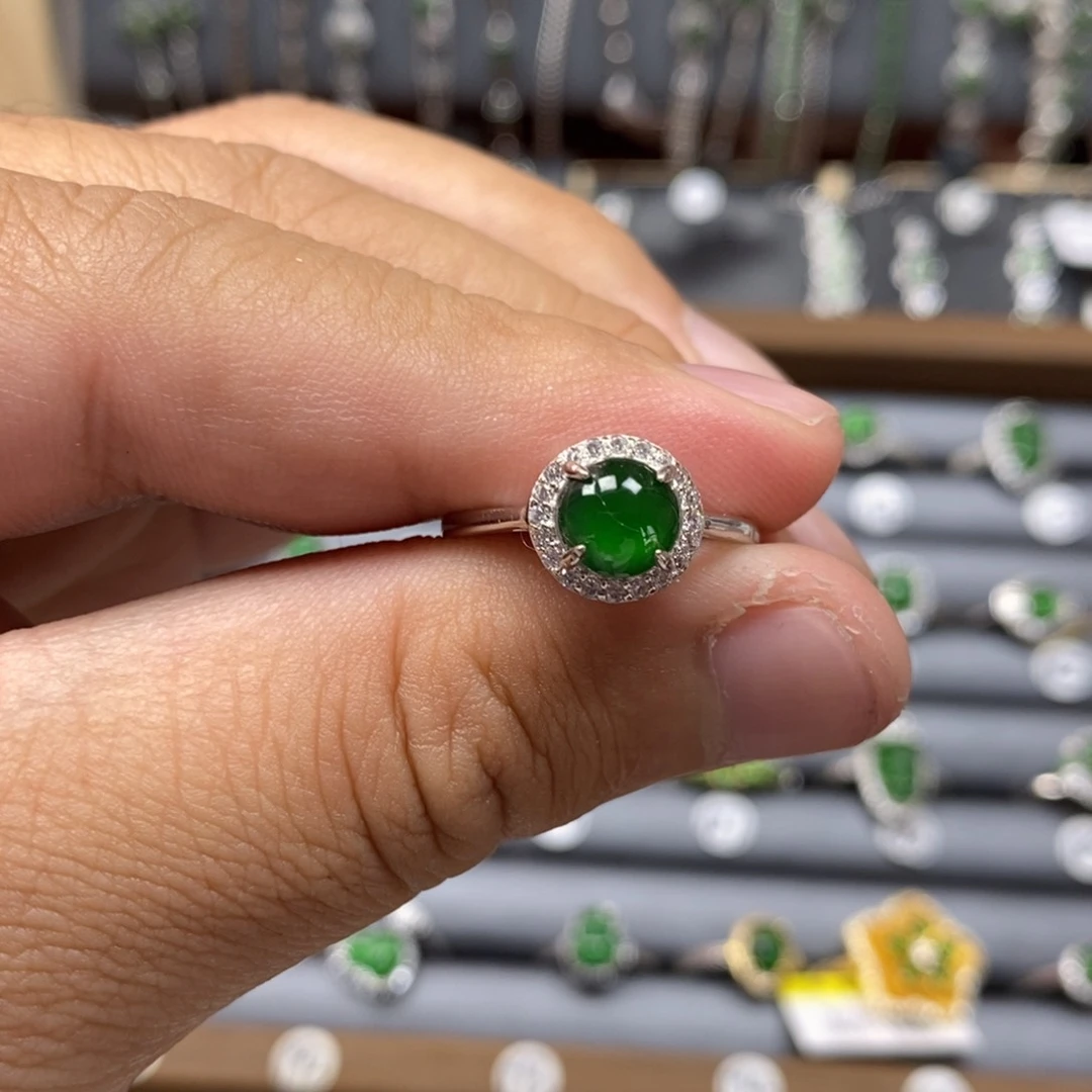 翡翠颈饰银S925镶嵌一***年翡翠戒指