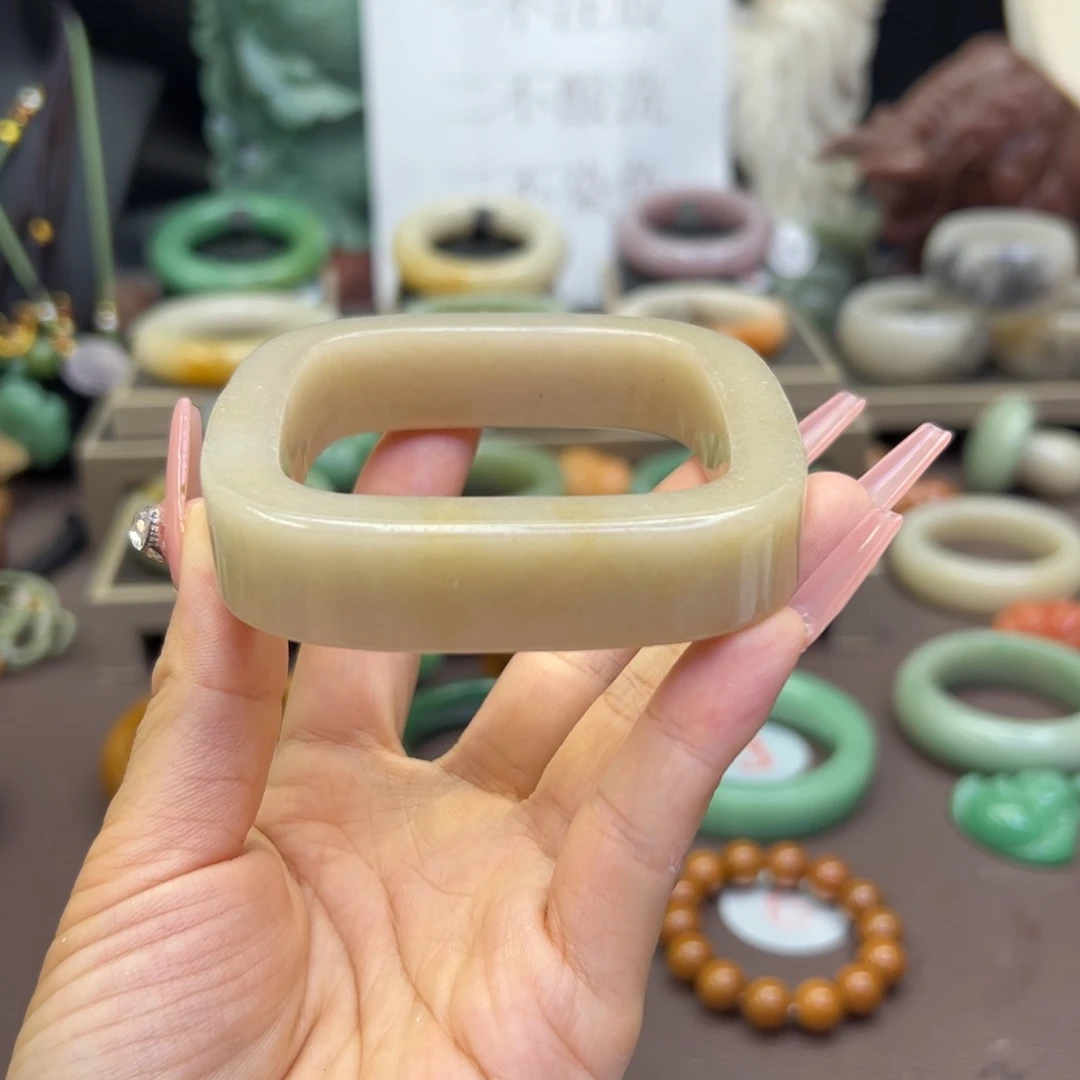 未镶嵌手镯石英岩玉
