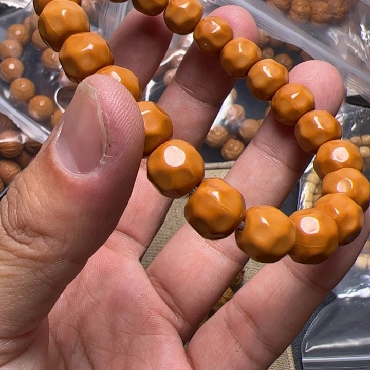 猴头核桃手串卡罗拉