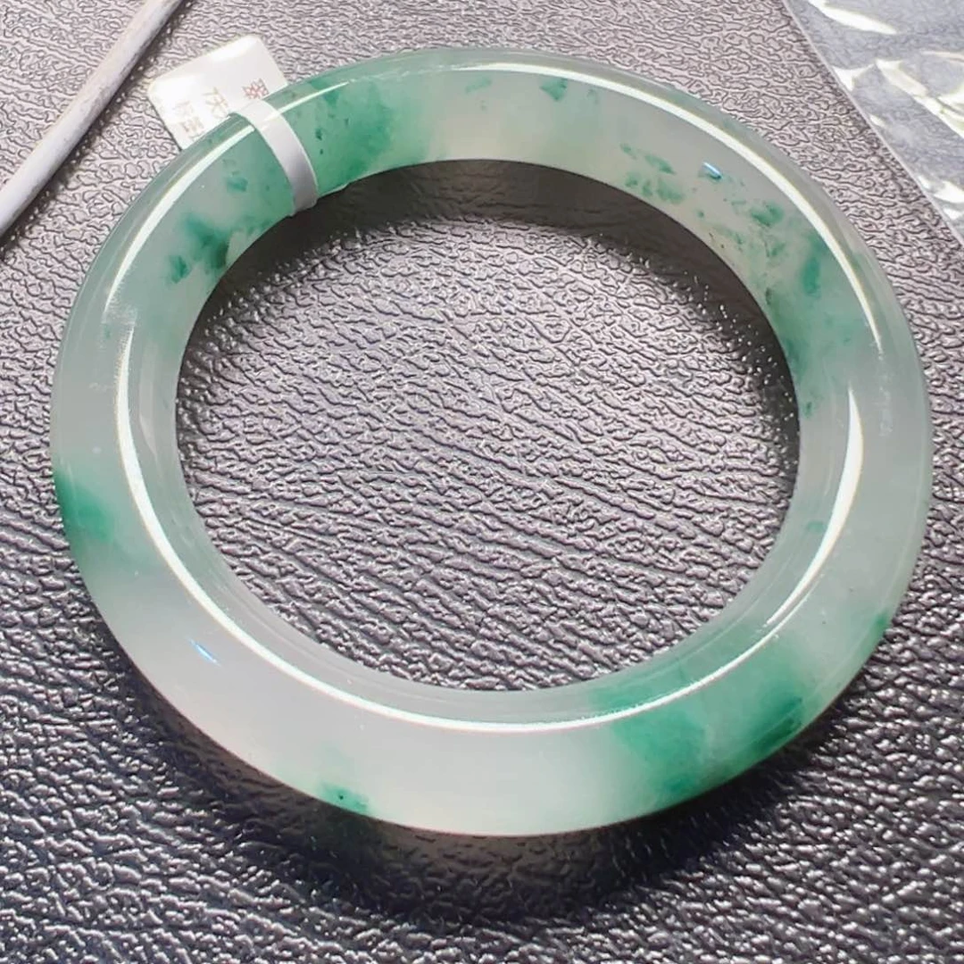 石英质玉（非洲翠）手镯未镶嵌