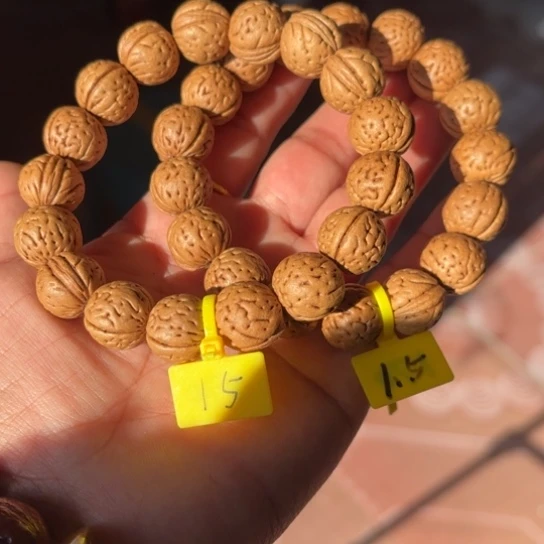 凌***波木质野生桃核手串