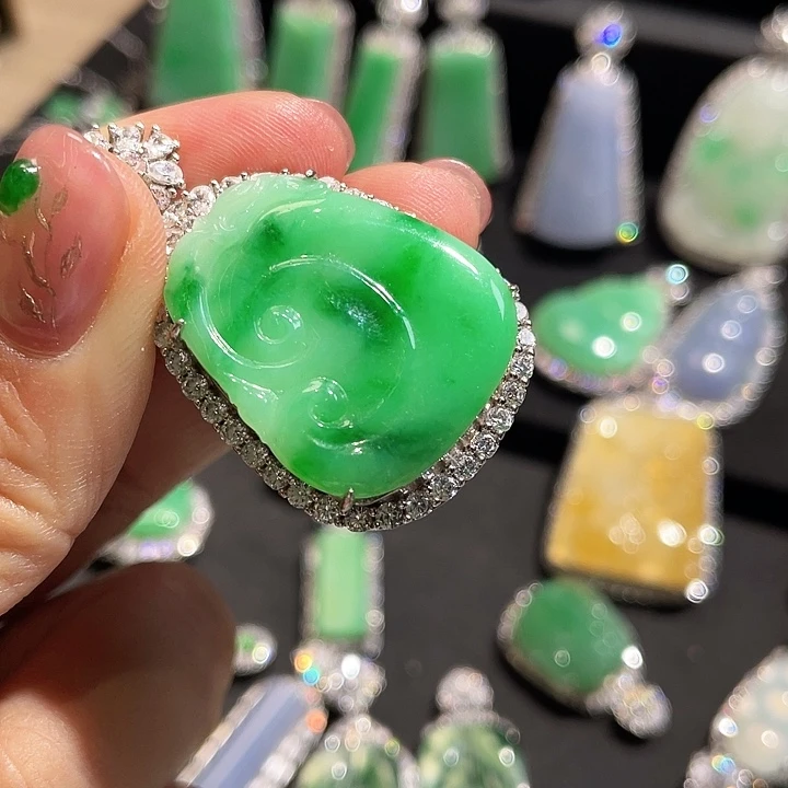 小****翡翠银S925镶嵌颈饰