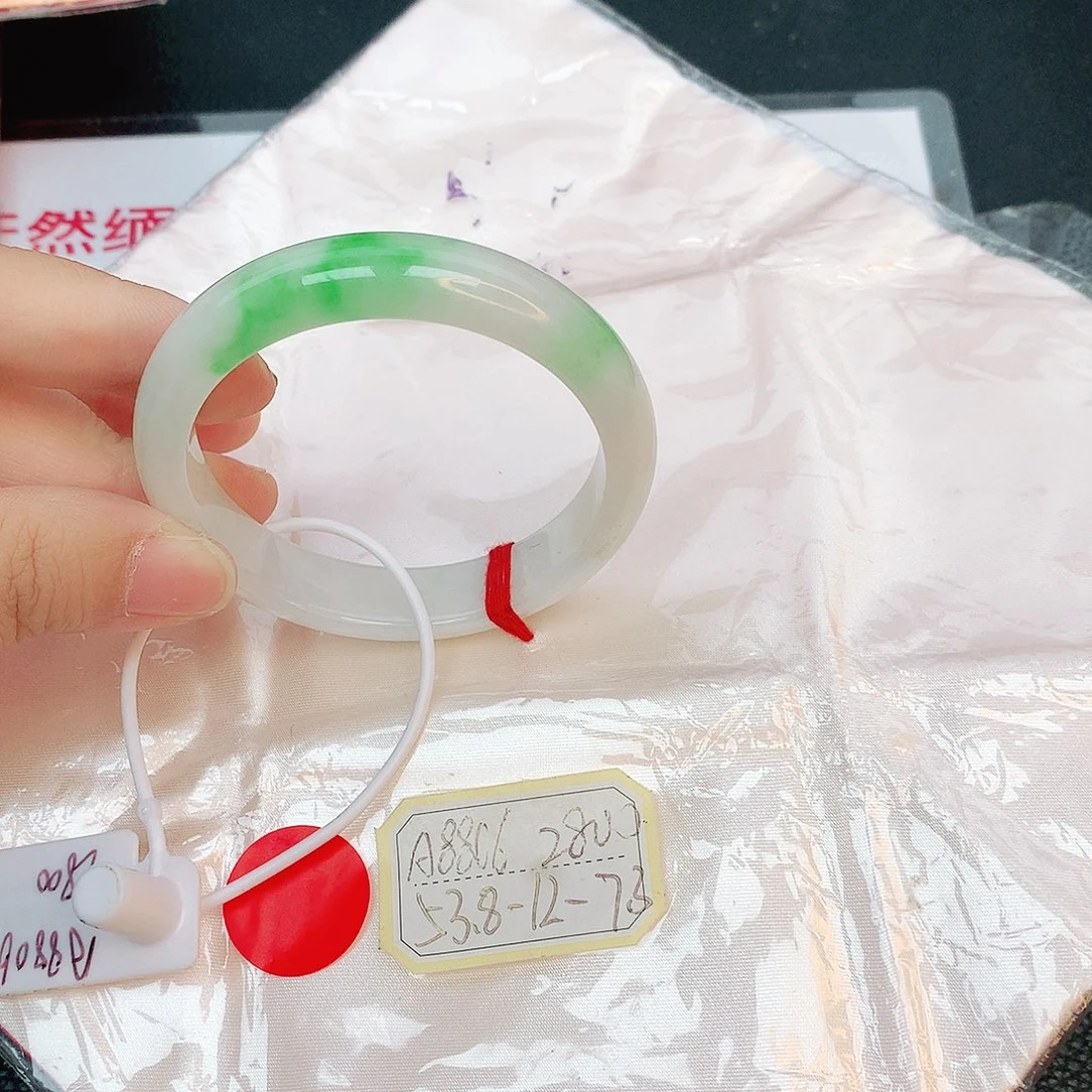 翡翠手镯未镶嵌缅甸翡翠