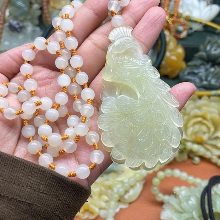 蛇纹石玉吊坠合金