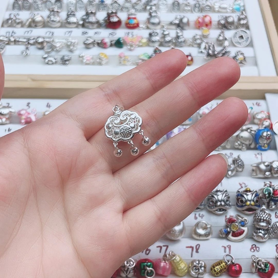 足银珐琅足银999，锁一个