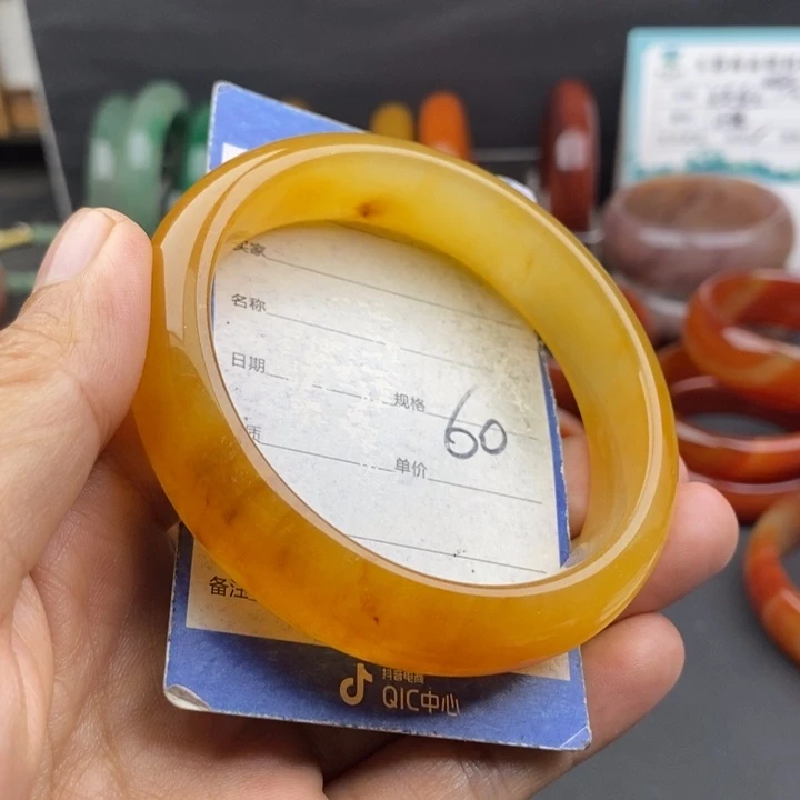 未镶嵌手镯石英质玉