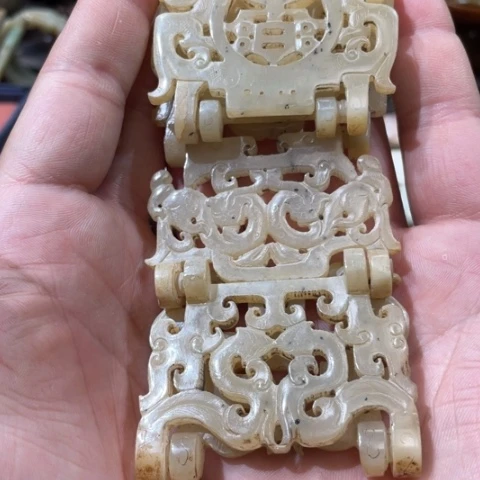 凯***信和田玉未镶嵌摆件