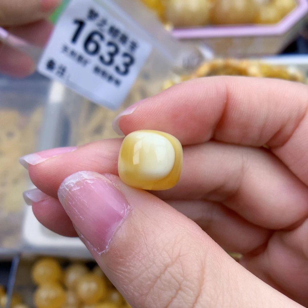 未镶嵌琥珀裸石12.5