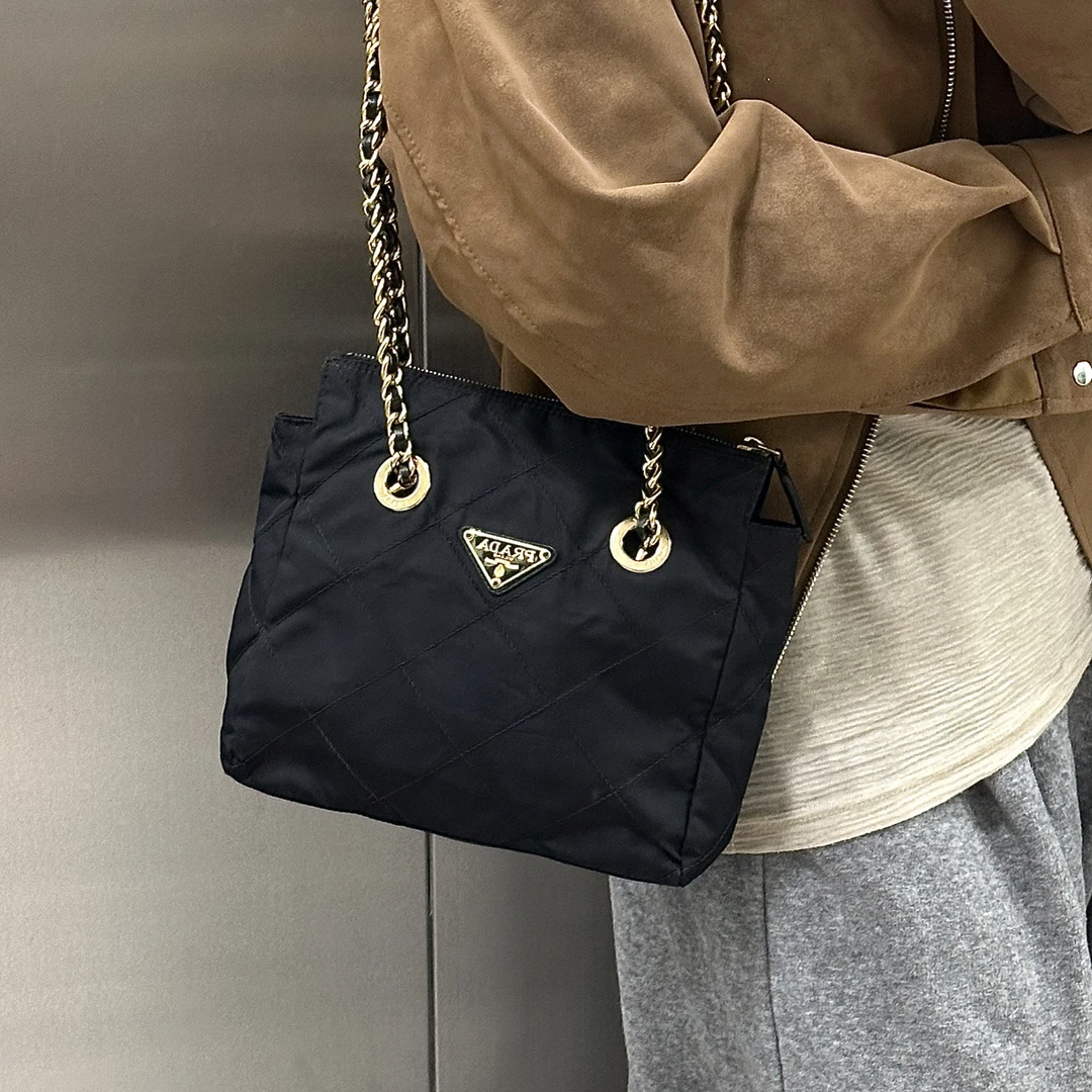 95新 Prada/普拉达 黑金20尼龙降落伞单肩包
