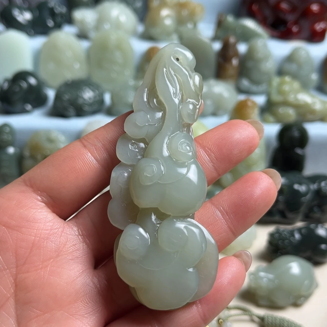 和田玉未镶嵌把件