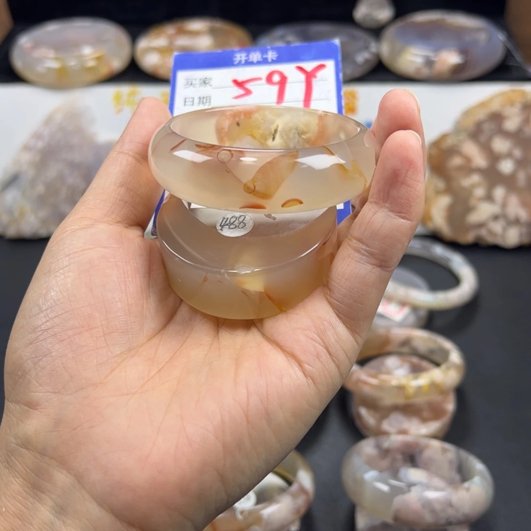 淡***香未镶嵌手镯石英质玉
