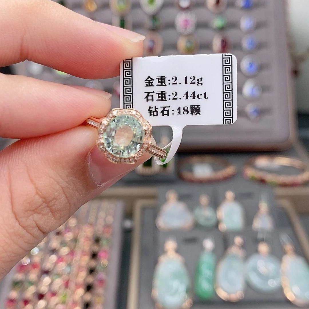 18K金镶嵌戒指碧玺2.44。