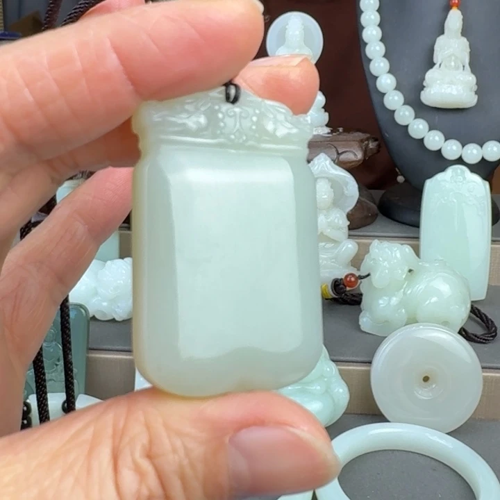 和田玉未镶嵌颈饰