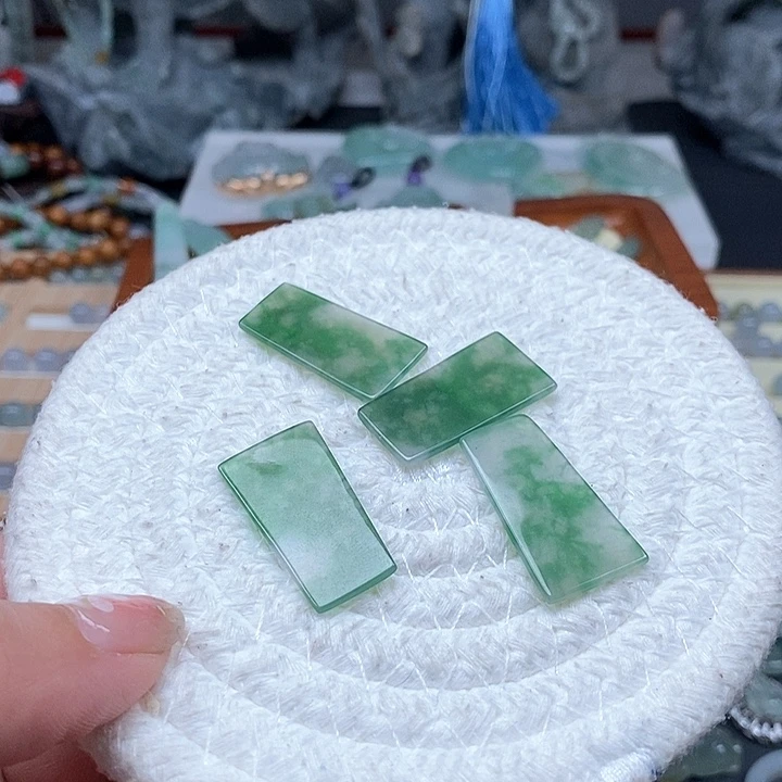 吊坠(不含链)未镶嵌翡翠一个100