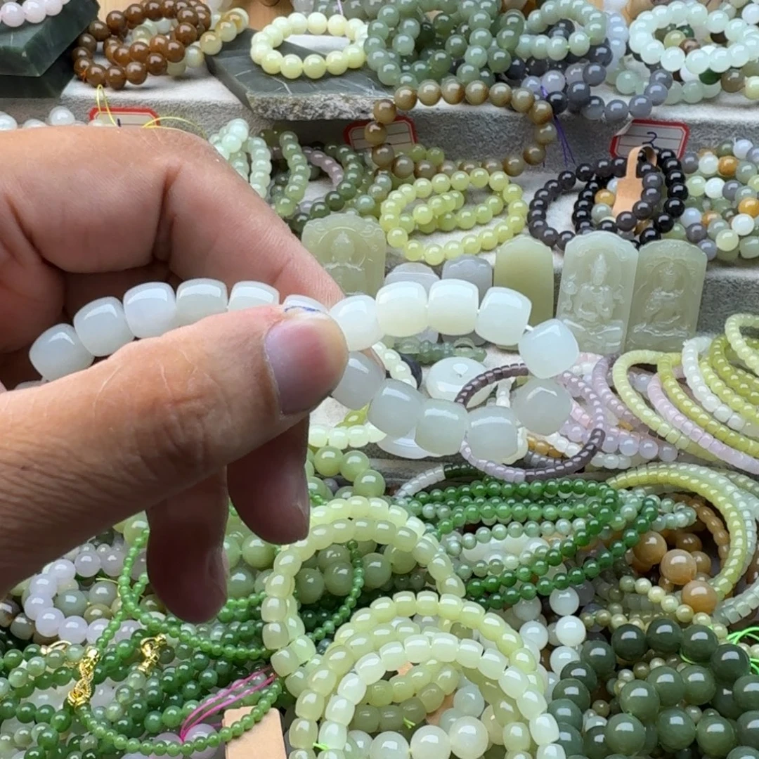 一***秋未镶嵌手串和田玉