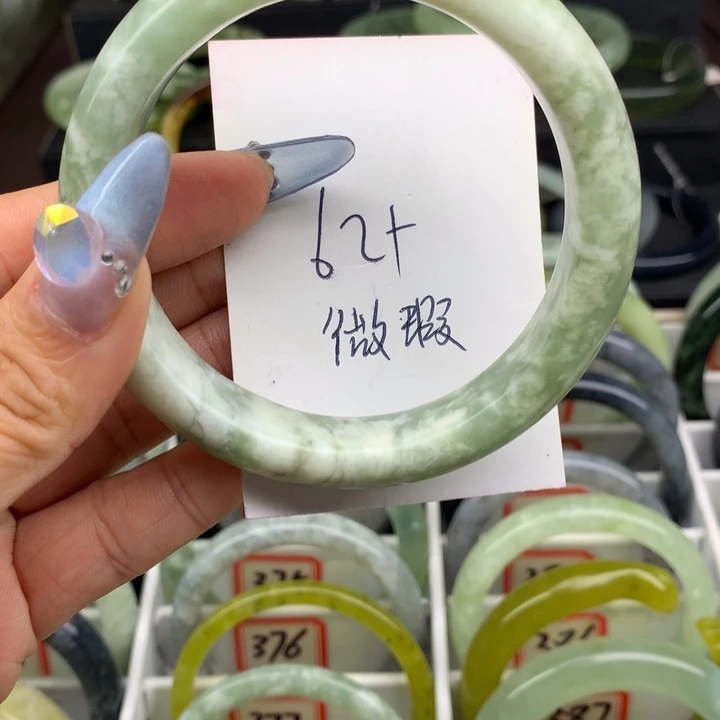 蛇纹石玉未镶嵌手镯399