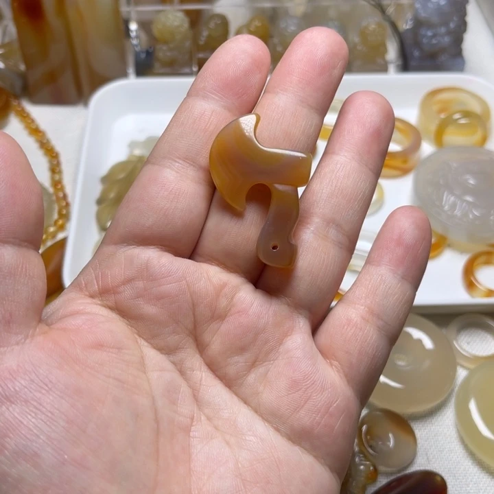 玛瑙/玉髓颈饰未镶嵌半*茶008