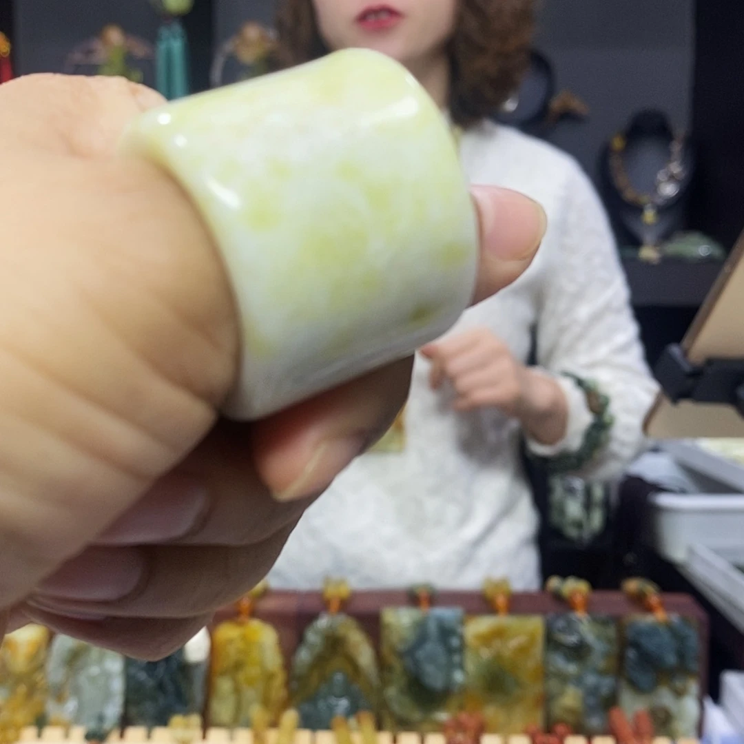 未镶嵌岫玉挂件吊坠