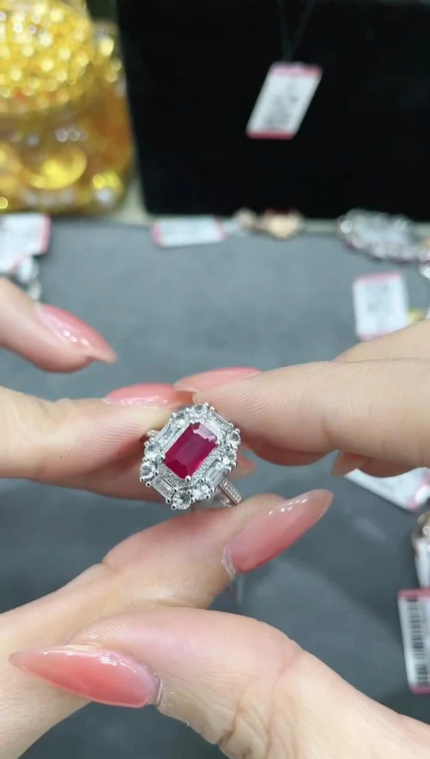 18K金镶嵌天然红宝石戒指方切 两用款 约1.25ct