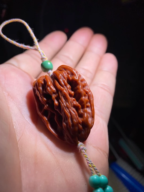 一物一图（162）：四座楼异形核桃大挂坠 尺寸边30 高42