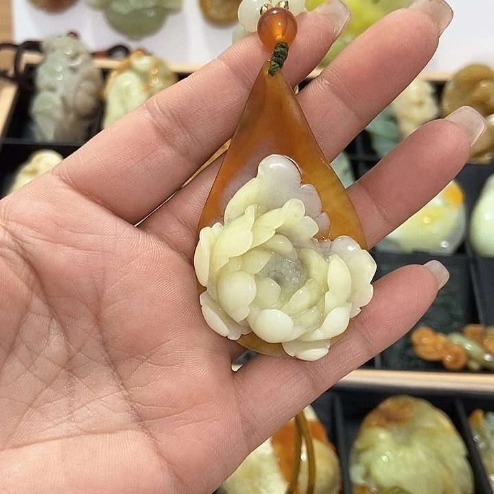 蛇纹石玉挂件未镶嵌富*鱼
