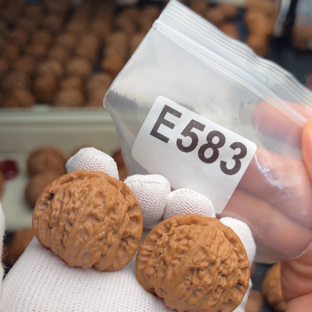 文玩核桃吊坠E583白狮子37全品