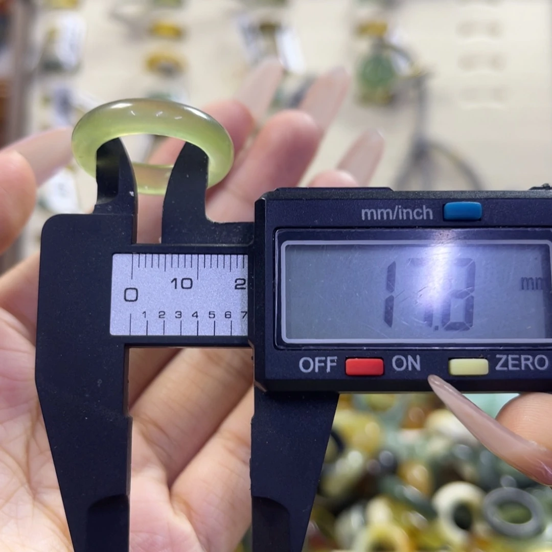 蛇纹石玉未镶嵌手镯24