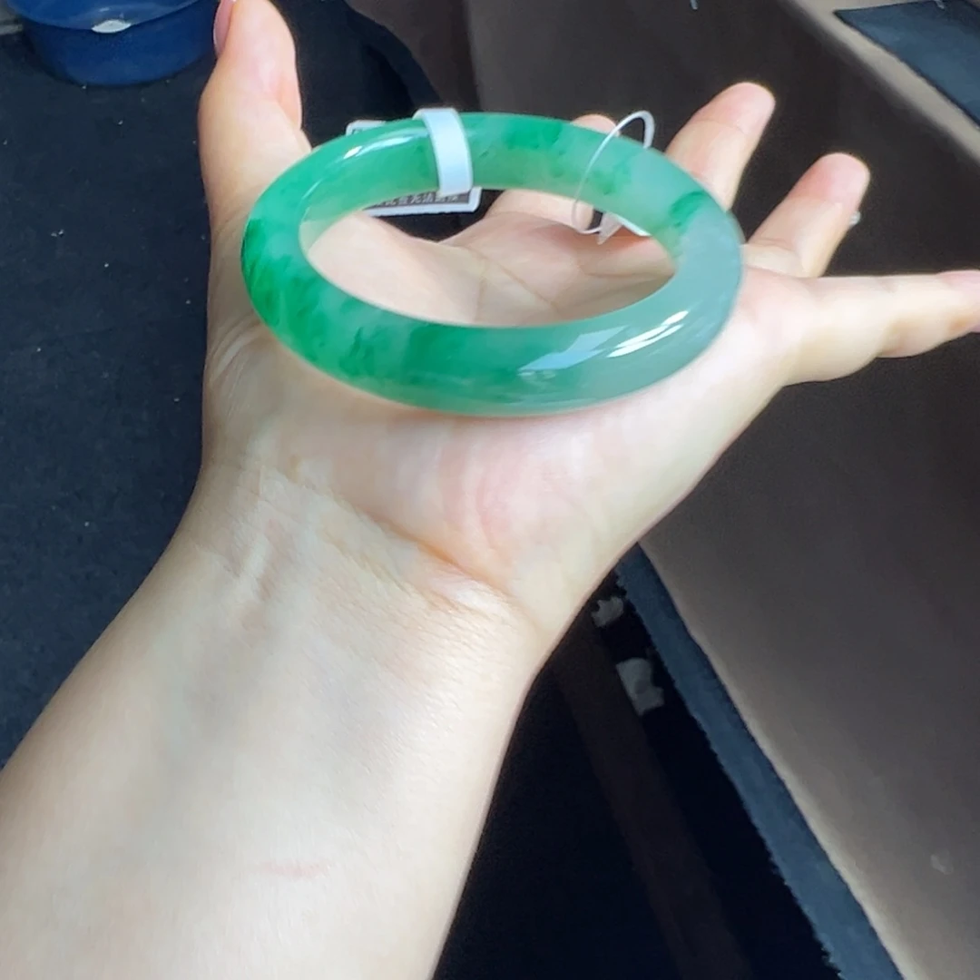 小***会石英质玉手镯未镶嵌非洲翠5556
