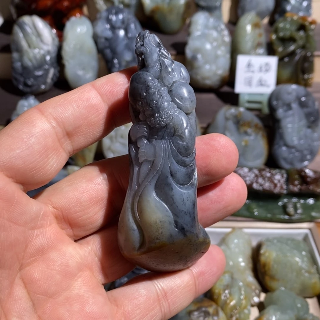 和田玉把件未镶嵌钟*