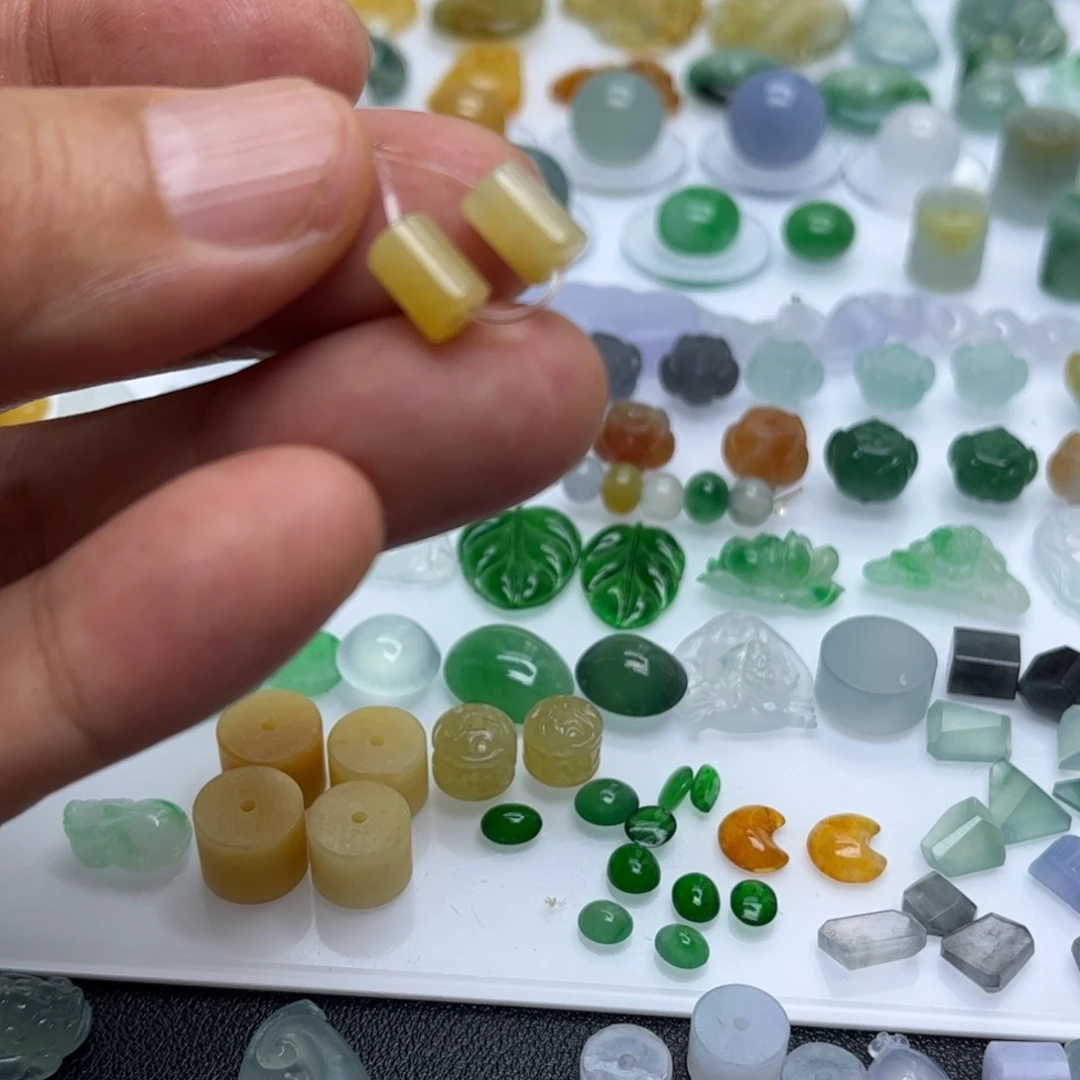 翡翠未镶嵌颈饰桶珠