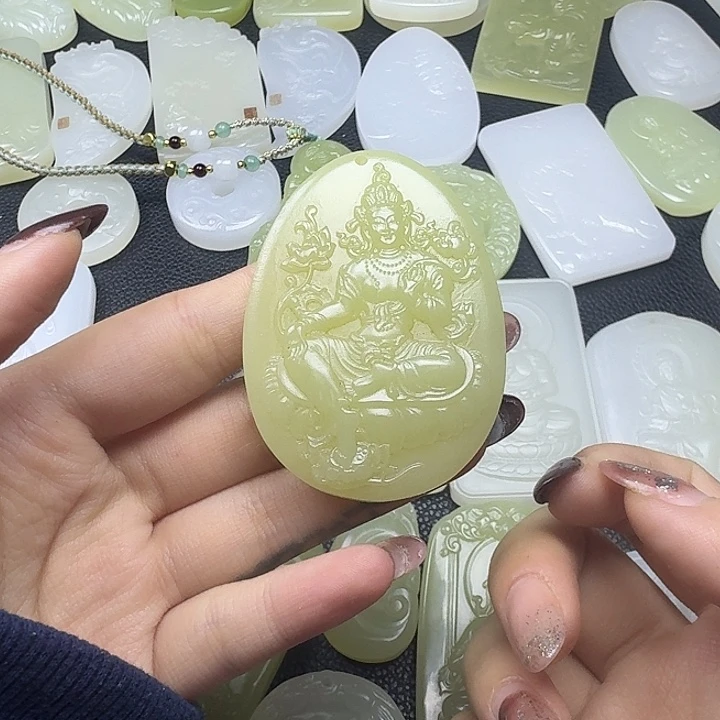 石英质玉未镶嵌颈饰