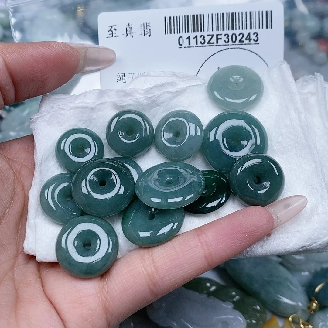 翡翠吊坠(不含链)未镶嵌白*光