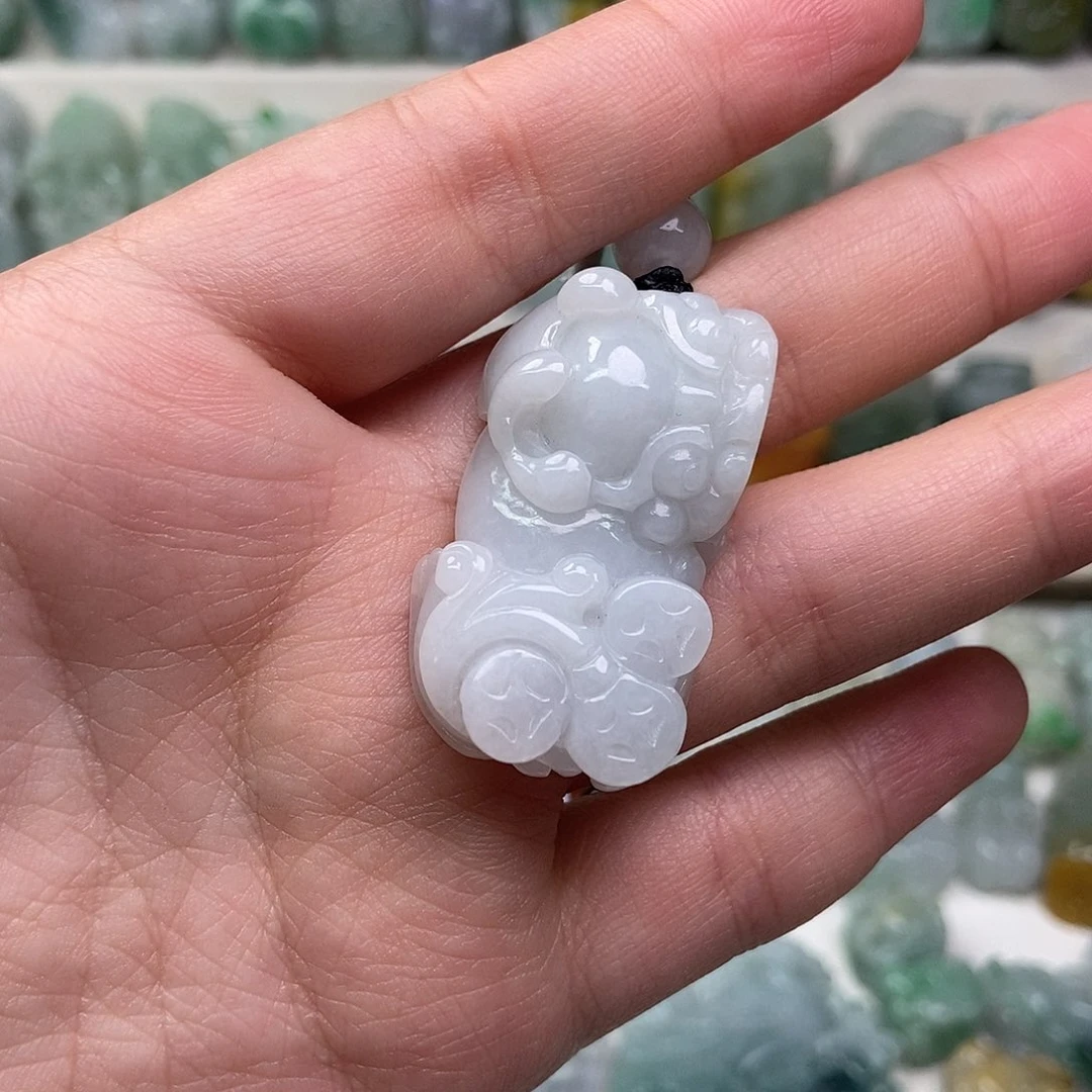 翡翠未镶嵌吊坠(赠链)