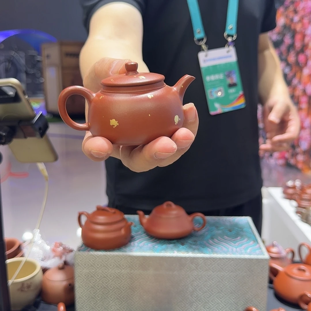 紫砂茶杯朱泥洒金小明月 120CC