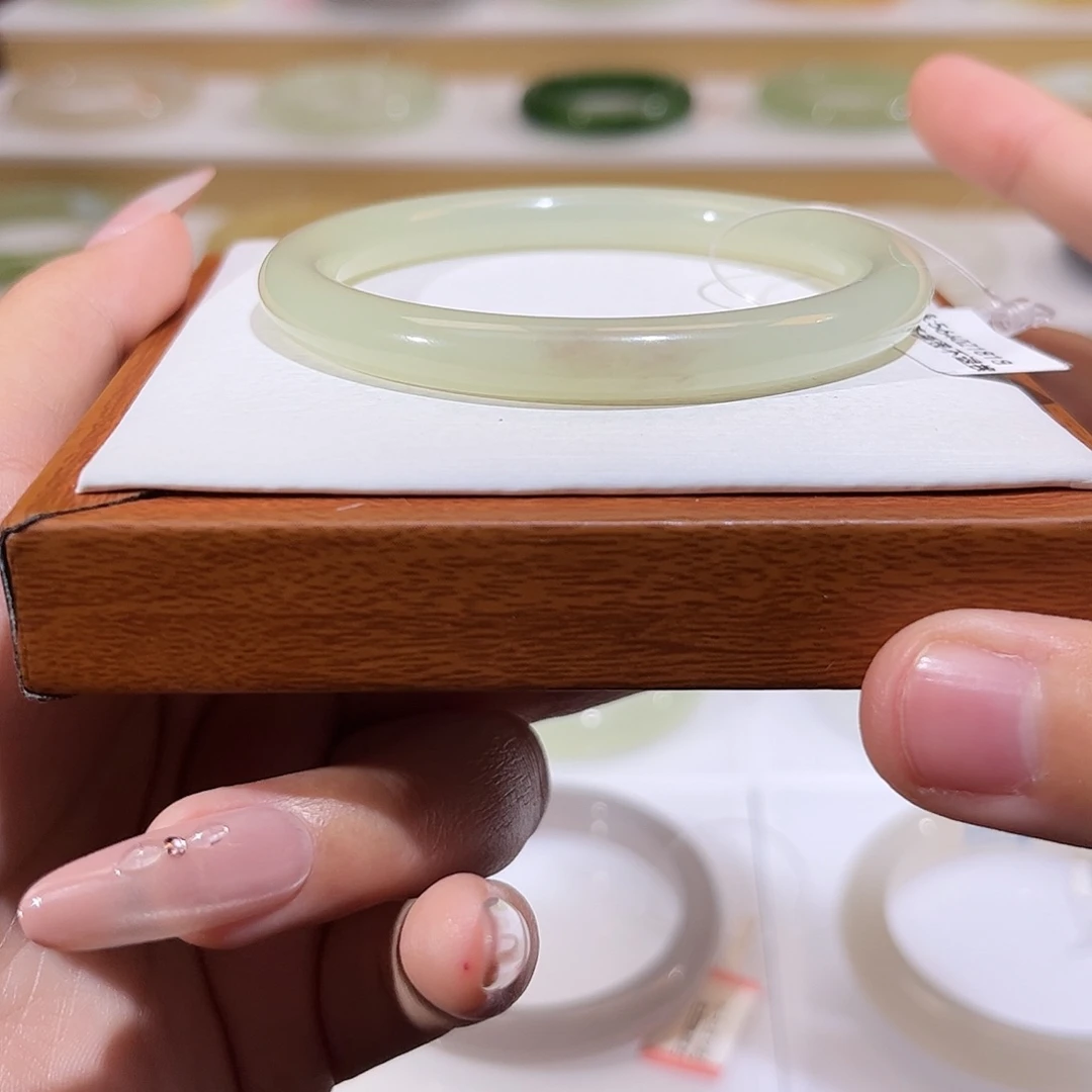 和田玉未镶嵌手镯浅晴