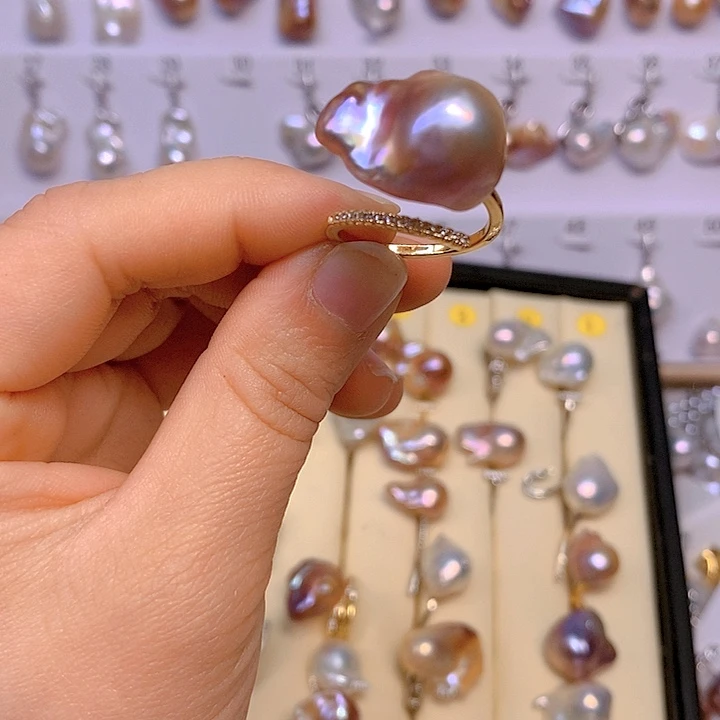 淡水珍珠颈饰合金归**