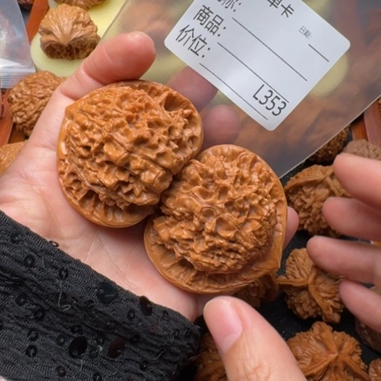 匚****文玩核桃把件53官帽